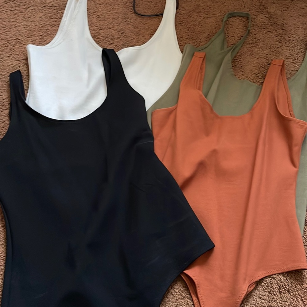 Bundle of 4 bodysuits